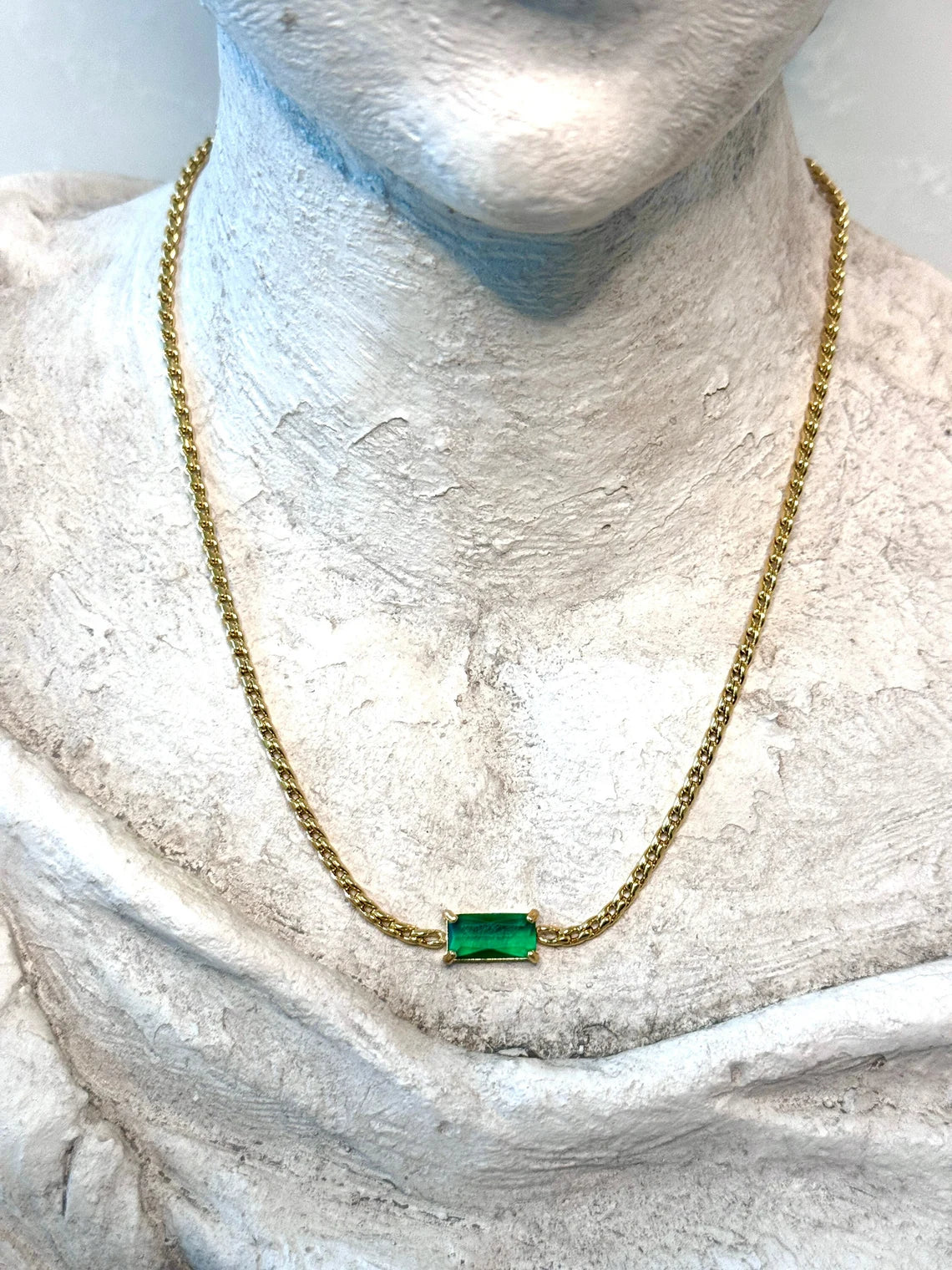 Vertical Emerald Chain