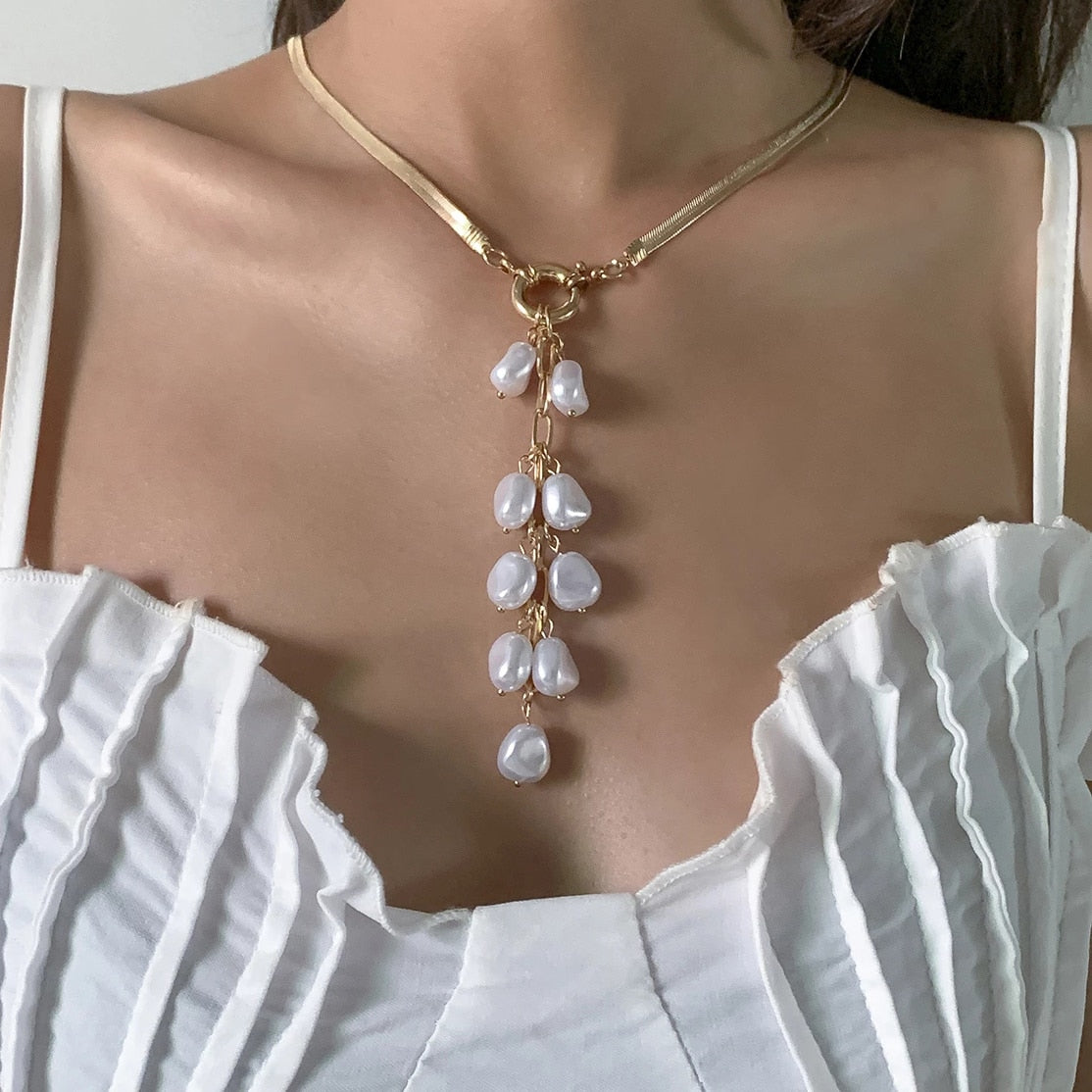 Simple Pearl Pendant Necklace